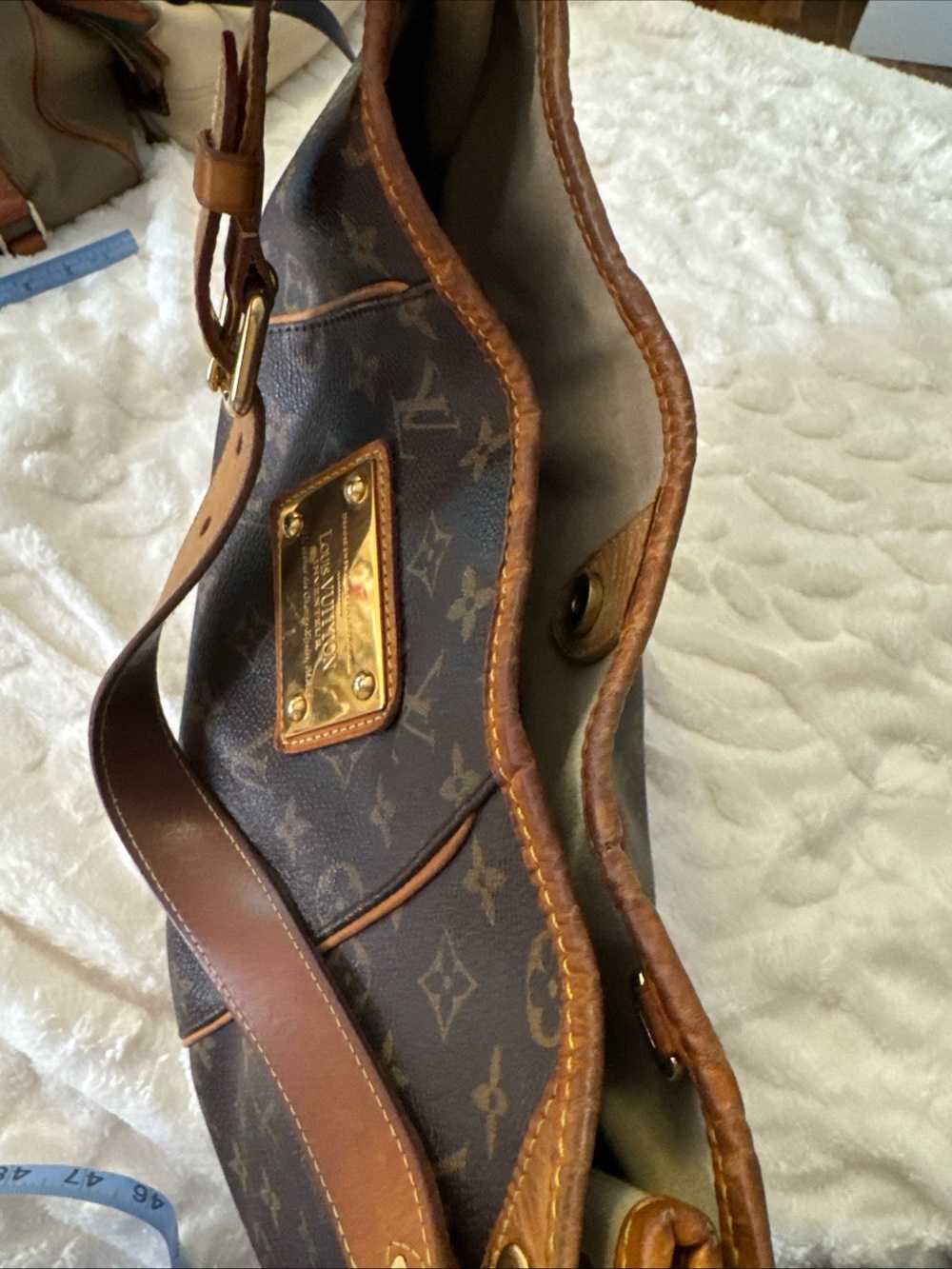 Louis Vuitton Galleria PM Brown Monogram Hobo Shoulder Bag with Tan Trim - Picture 13 of 16
